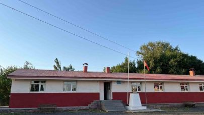 Kars’ta Hayırsever İş İnsanından Köy Okuluna Destek