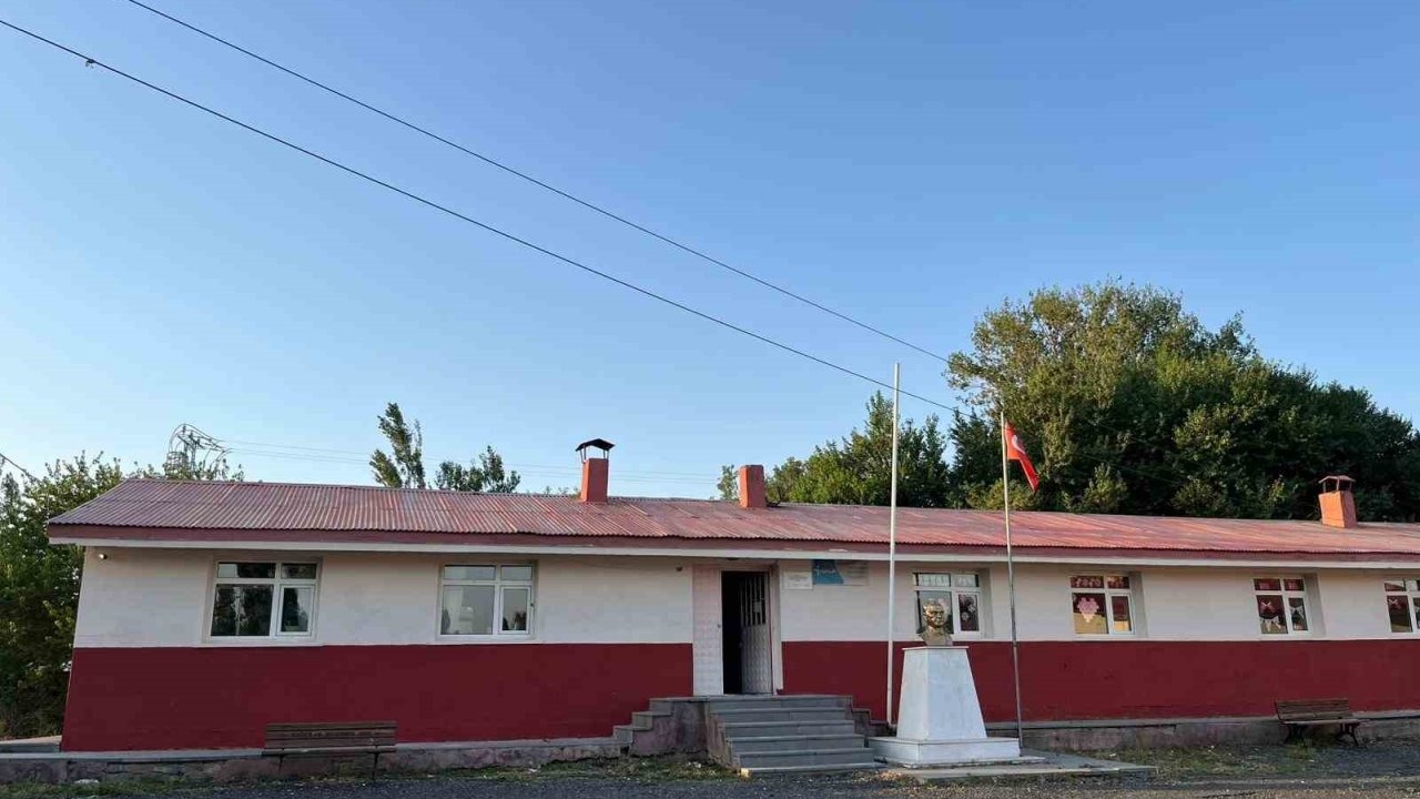 Kars’ta Hayırsever İş İnsanından Köy Okuluna Destek