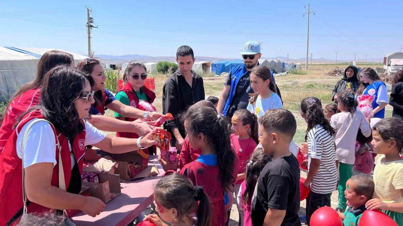 Mevsimlik işçilerin çocukları unutulmaz bir gün yaşadı