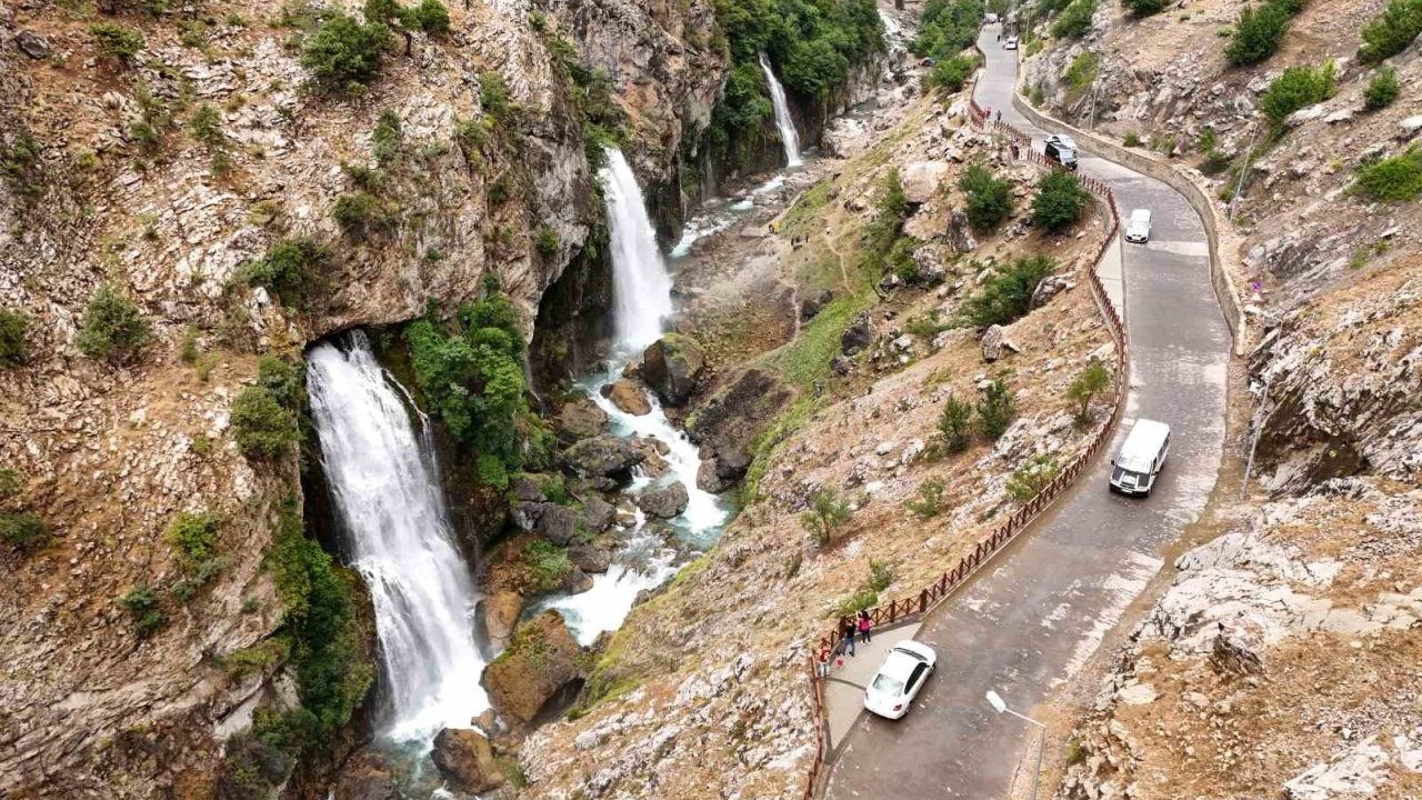 Eşsiz Güzelliğiyle Kapuzbaşı Şelalesi: Havadan Görüntülendi