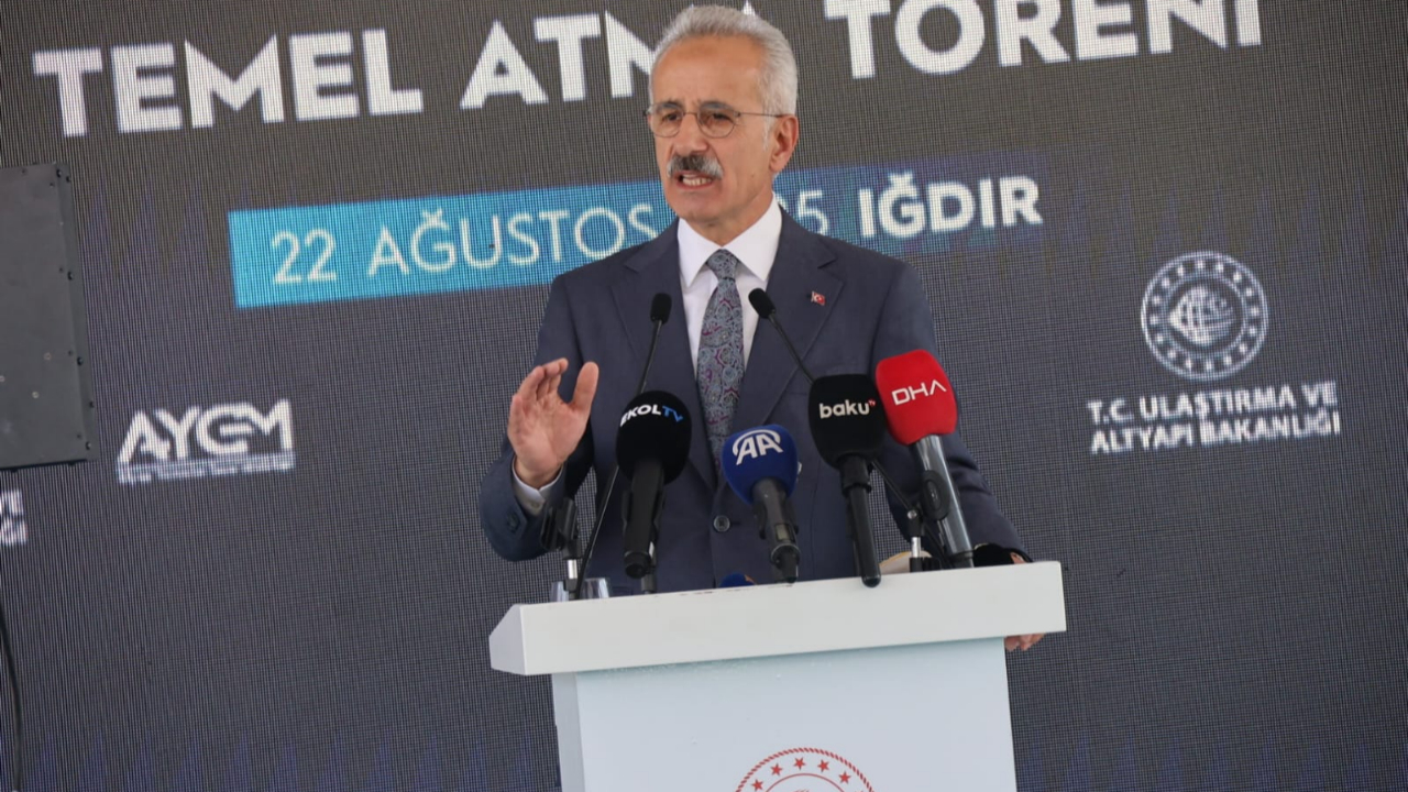 Bakan Uraloğlu, Kars-Iğdır-Aralık-Dilucu Demir Yolu Hattı Temel Atma Töreni&#039;nde konuştu
