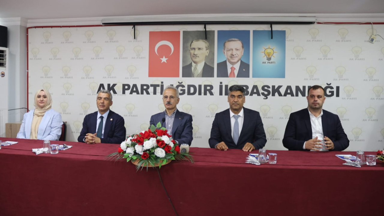 Ulaştırma ve Altyapı Bakanı Uraloğlu, Iğdır&#039;da ziyaretlerde bulundu