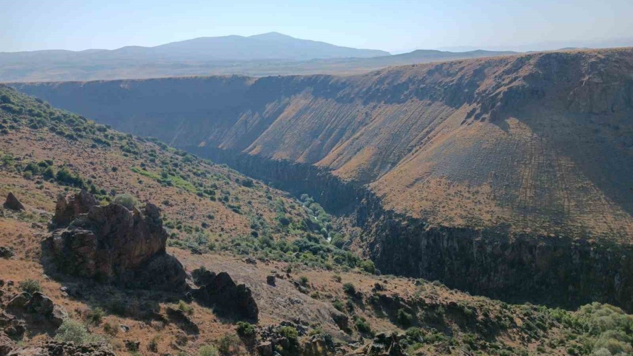 Erciş Deliçay Kanyonu, Fotoğrafçının Objektifinde Büyüledi