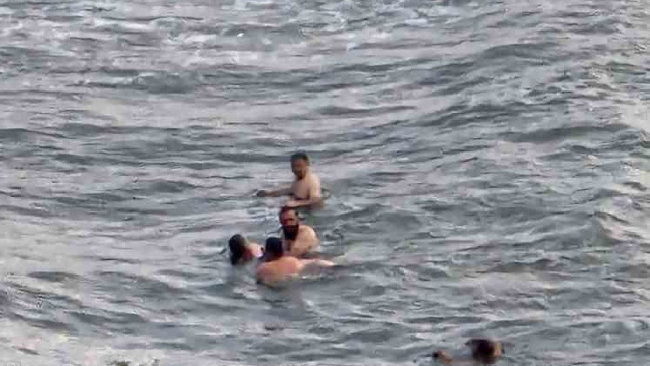 Alaplı&#039;da İnsan Zinciriyle Boğulmaktan Kurtarıldılar