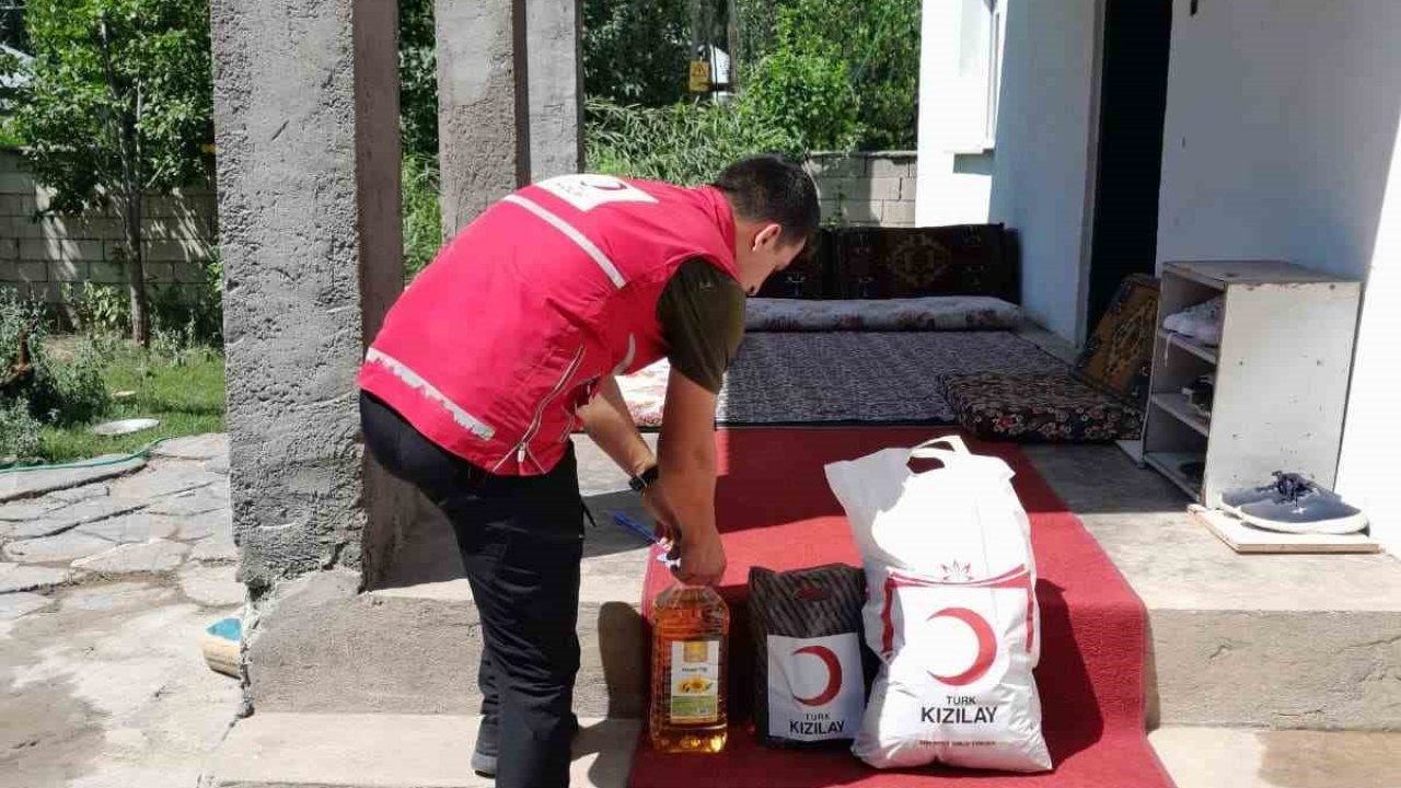 Patnos&#039;ta Kızılay&#039;dan İhtiyaç Sahiplerine Yardım Eli