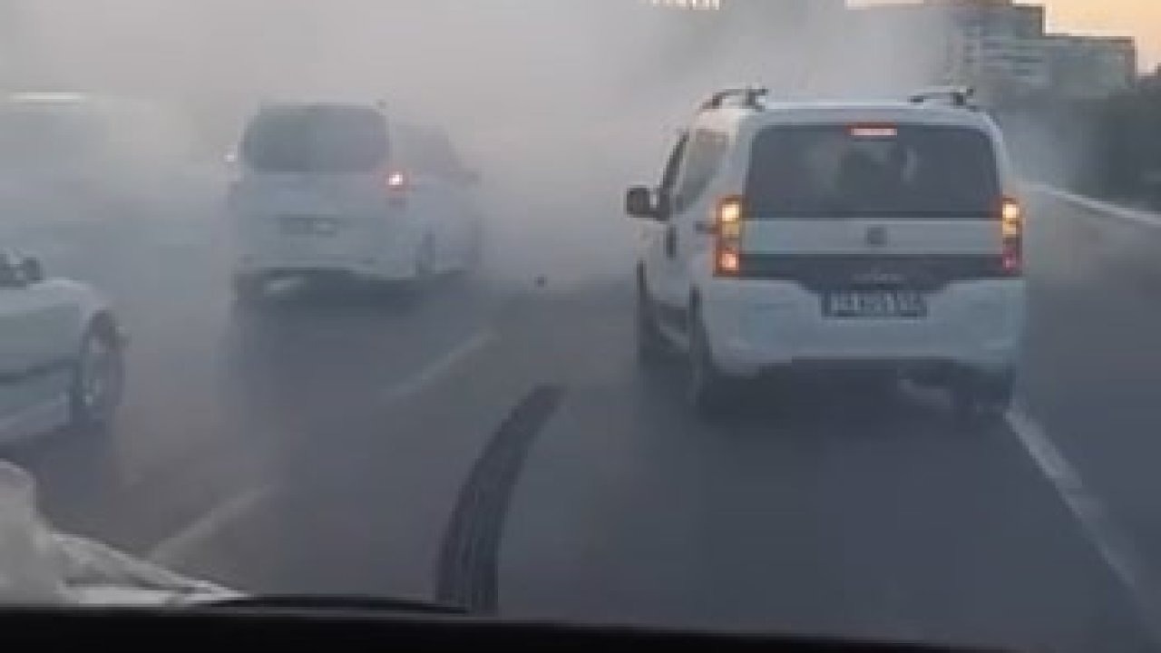 Bursa&#039;da Düğün Konvoyunda Yol Kapatma ve Lastik Yakma Magandalığı