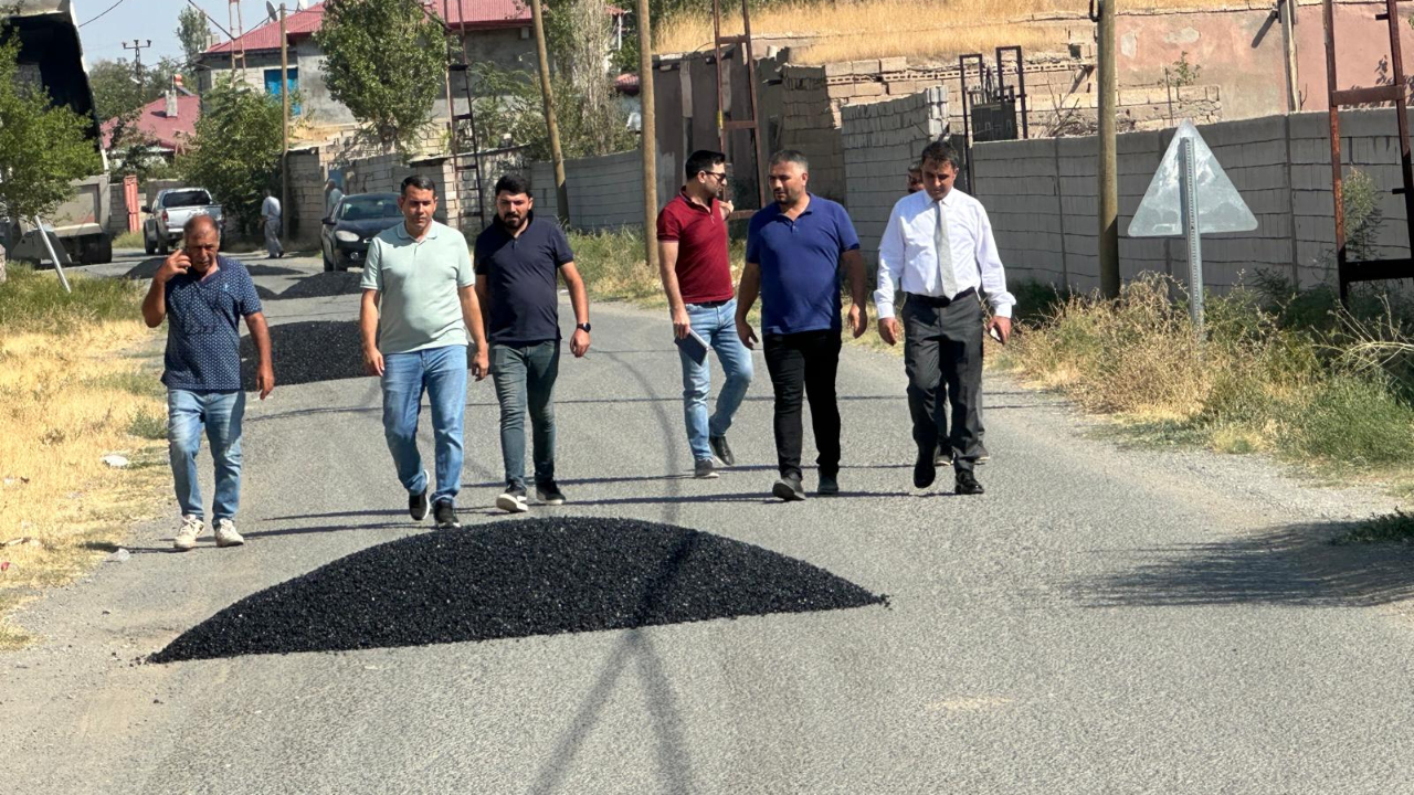 Genel Sekreter Çarman, Köylerde Yapılan Asfalt Çalışmalarını Yerinde İnceledi