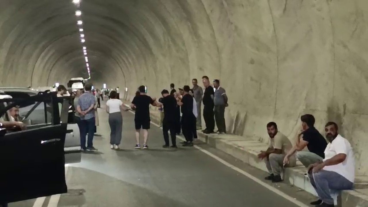 Erzurum-Artvin Karayolunda Viyadük Kayması Nedeniyle Uzun Süre Trafik Aksadı