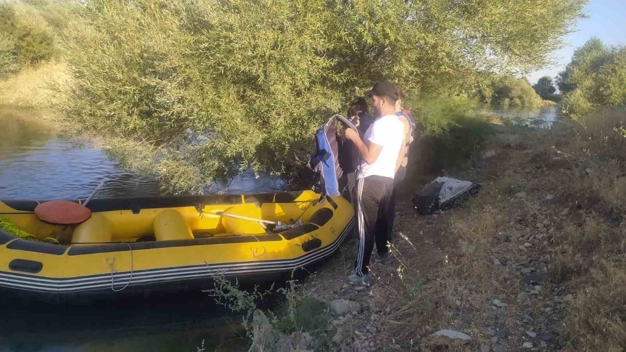 Muş&#039;ta Nehirde Mahsur Kalan 3 Kişi Kurtarıldı