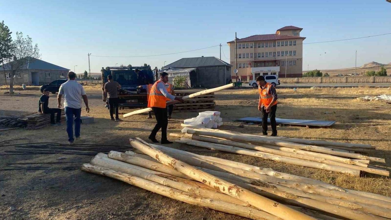Patnos&#039;ta Zor Durumdaki Aileye Ev Yapımı İçin Yardım Eli Uzandı
