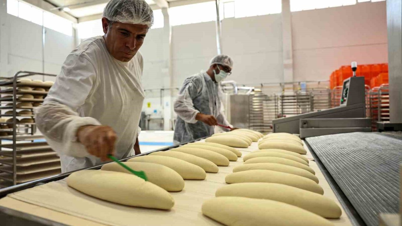 Antalya&#039;da Halk Ekmek Fabrikası 25 Çeşit Ekmekle Hizmet Veriyor
