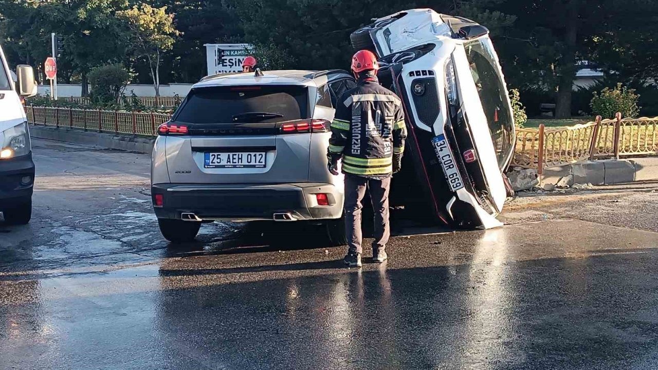 Erzurum’da Trafik Kazası: Sıkışan Sürücüleri İtfaiye Kurtardı