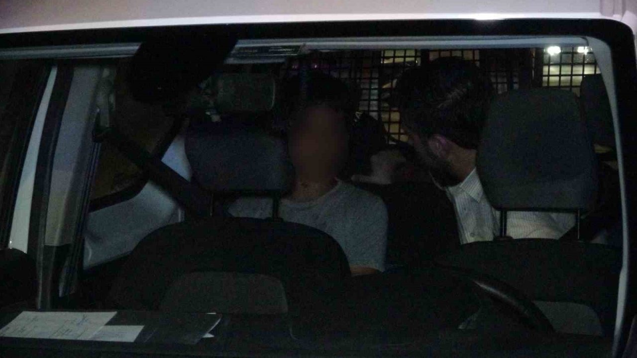 12 yaşındaki çocuk annesini kurtarmak için babasını bıçakladı