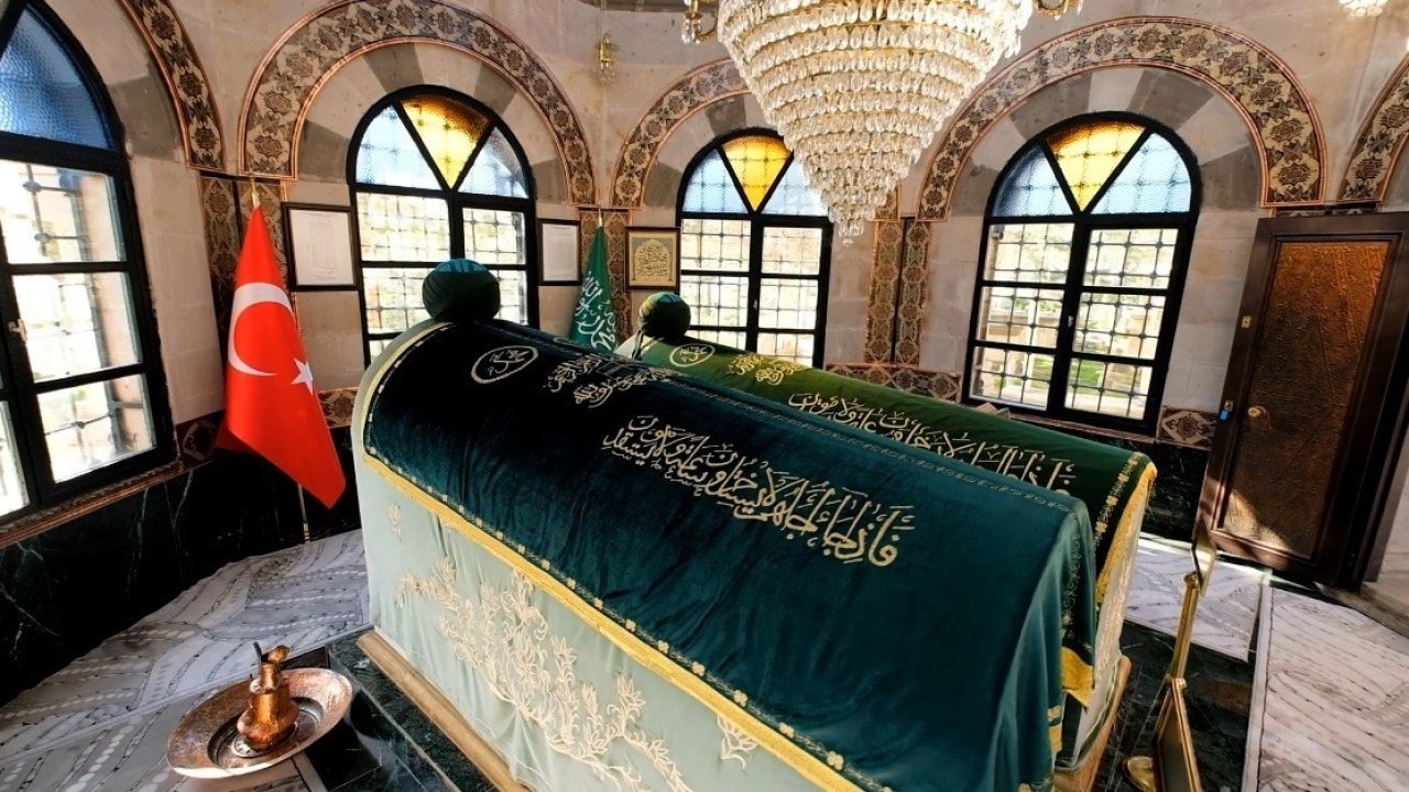 Erzincan'ın Manevi Sembolü Terzibaba Türbesi Havadan Görüntülendi