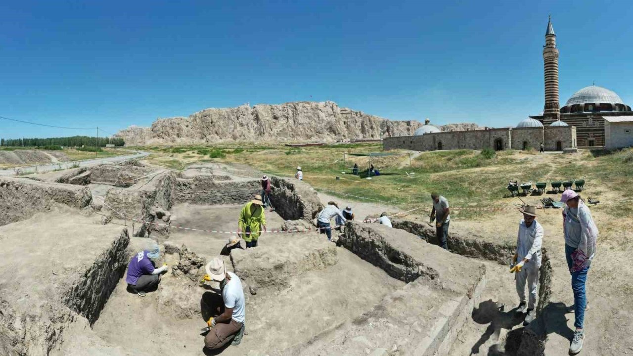 Eski Van Şehri&#039;nde Osmanlı Kışlası Gün Yüzüne Çıkarılıyor