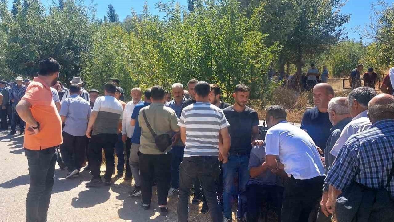 Düğün sonrası evine uğurlanırken yengesinin kurşununa hedef olan damat son yolculuğuna uğurlandı