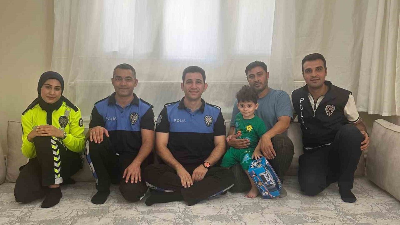 Polislerden Ceylanpınar’da Kaza Geçiren Çocuğa Ziyaret