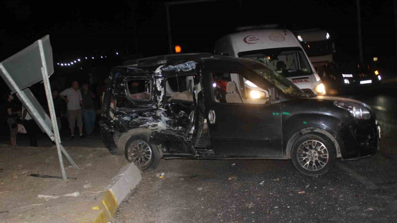 Manisa’da feci kaza: 1 ölü, 2’si ağır 8 yaralı