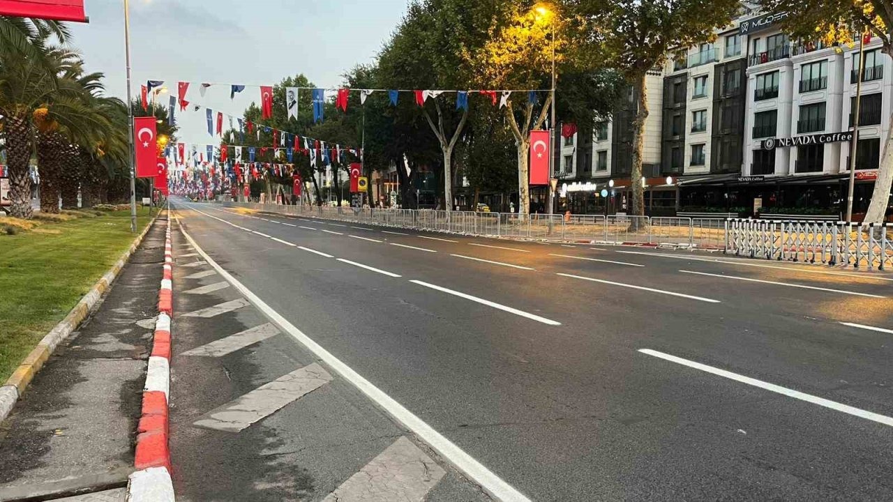 İstanbul'da 30 Ağustos Kutlamaları Nedeniyle Bazı Yollar Kapalı