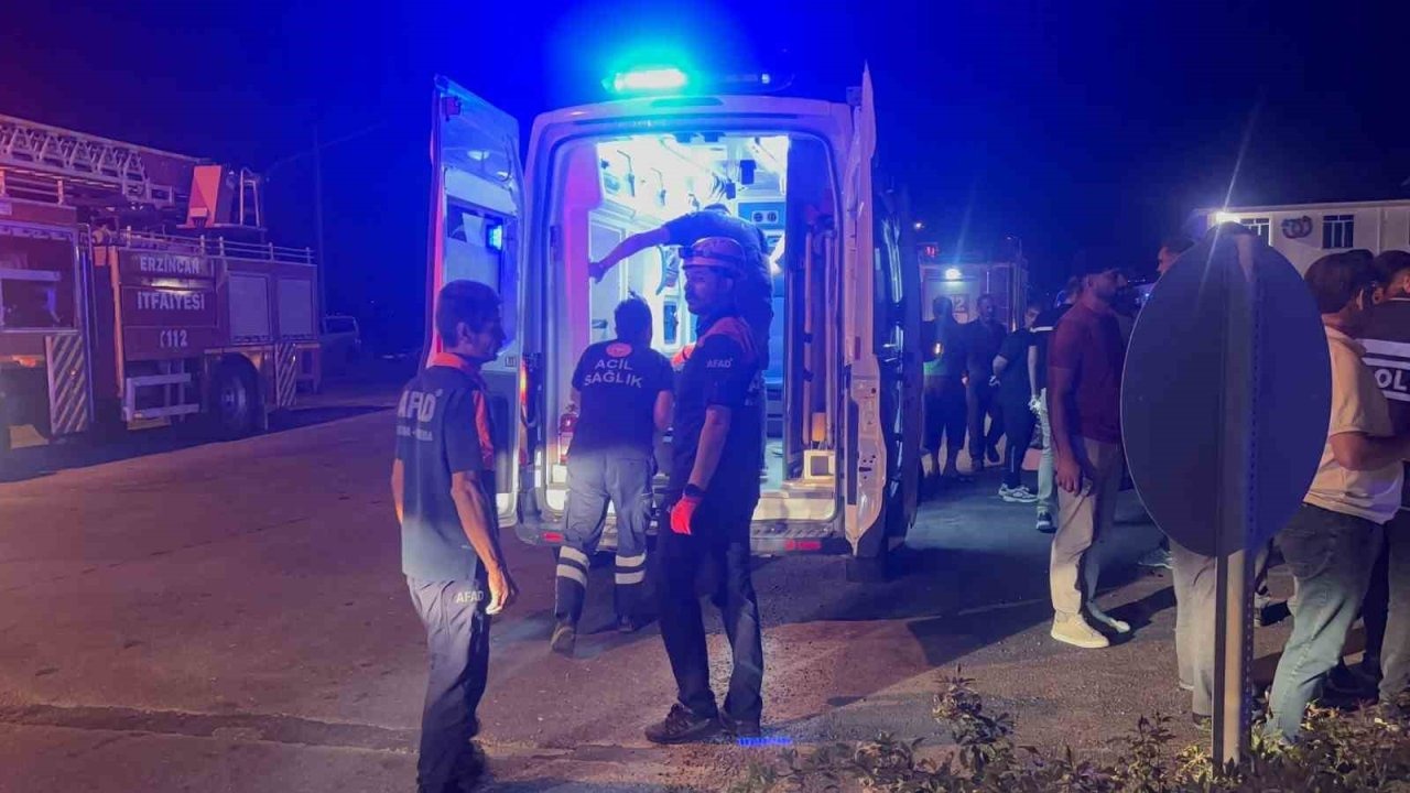 Erzincan&#039;da Zincirleme Trafik Kazası: 5 Yaralı