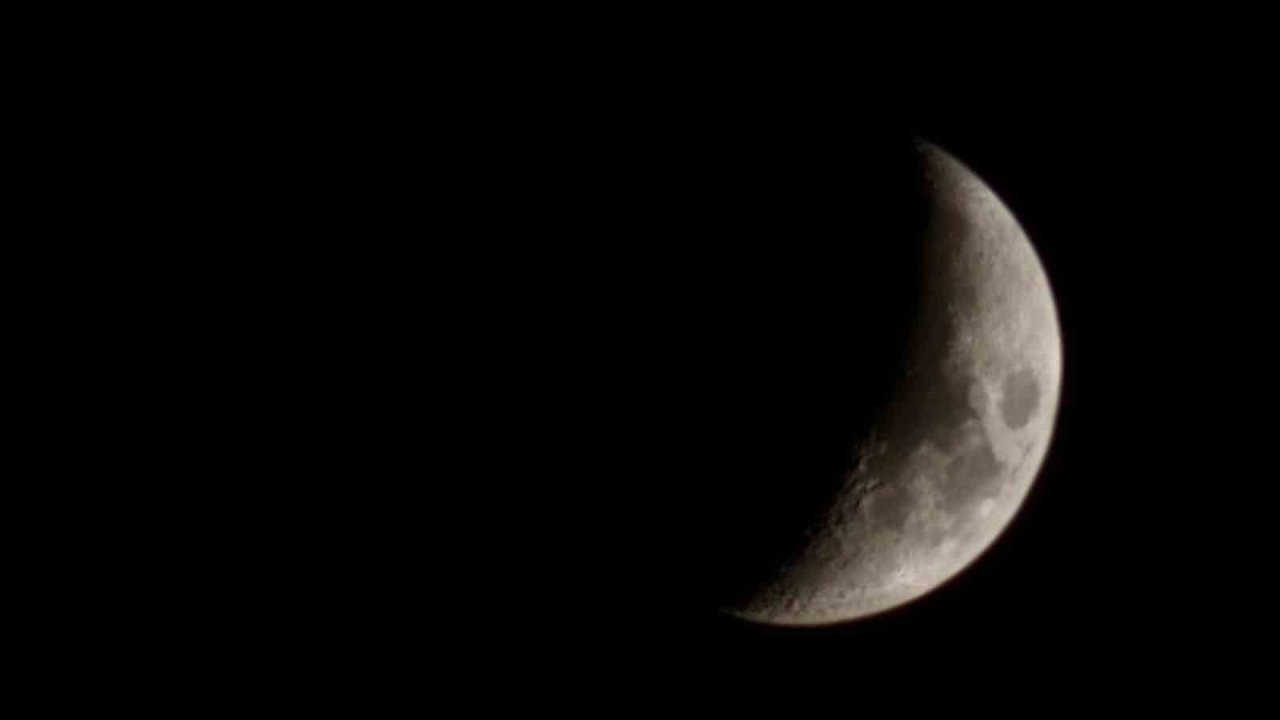 Elazığ&#039;da Yarım Ay Manzarası