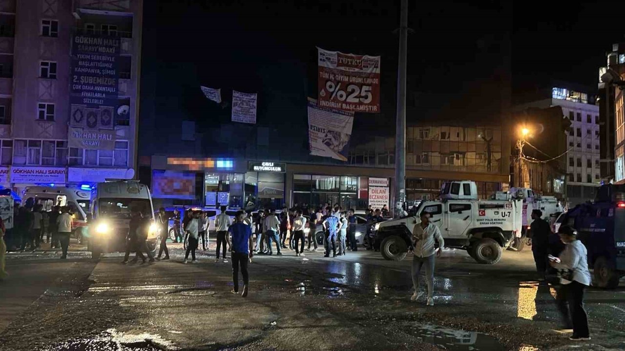 Yüksekova&#039;da Kavga: 1 Kişi Yaralandı