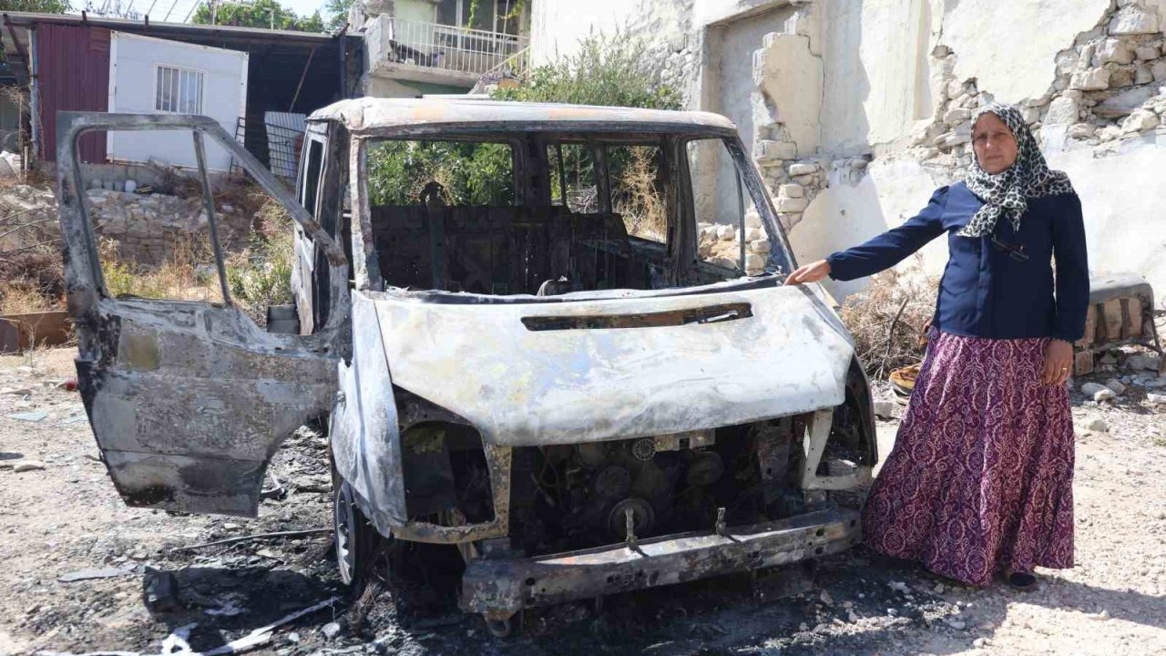 Hatay&#039;da Pazarcı Kadının Ekmek Teknesi Yandı, Kundaklama İddiası
