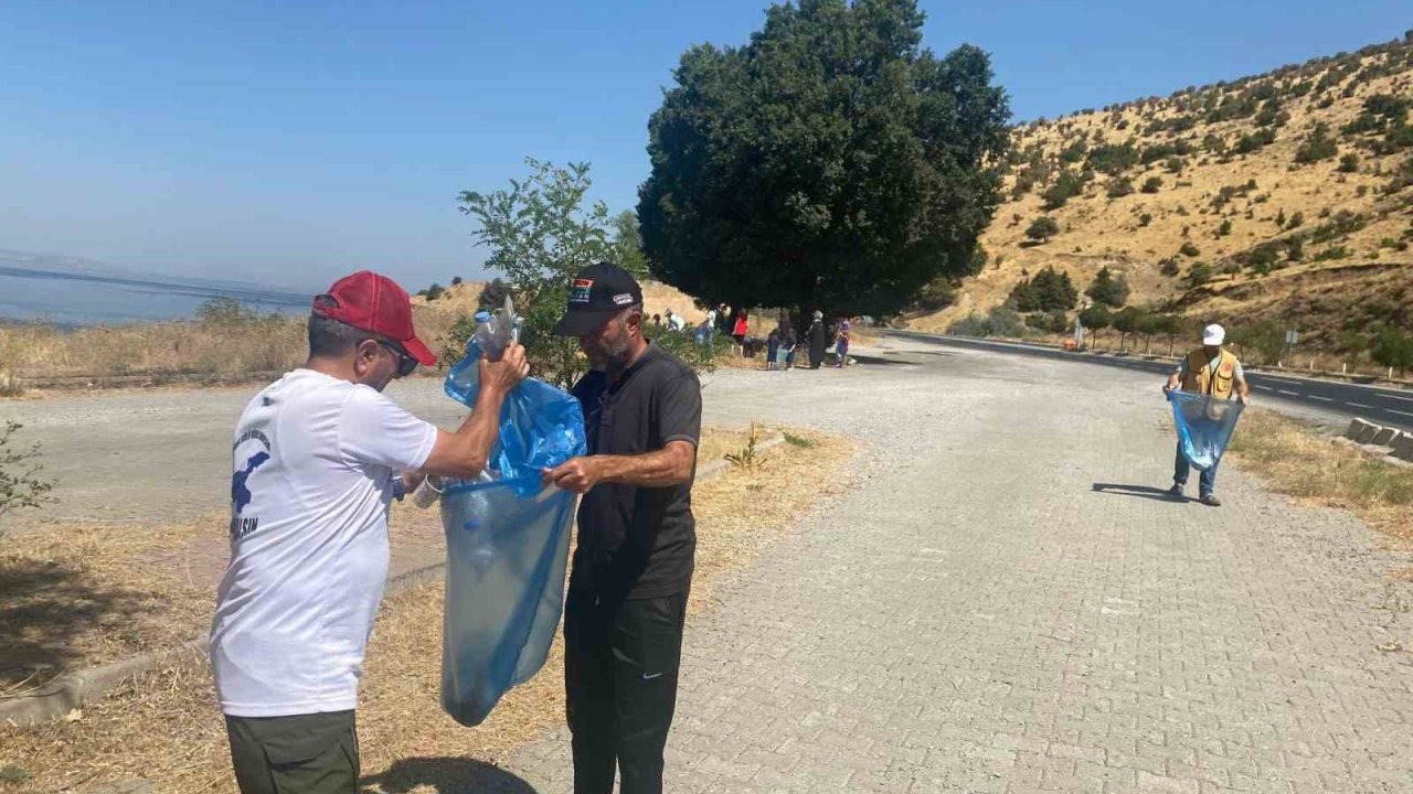 Van Gölü Kıyısında Büyük Temizlik