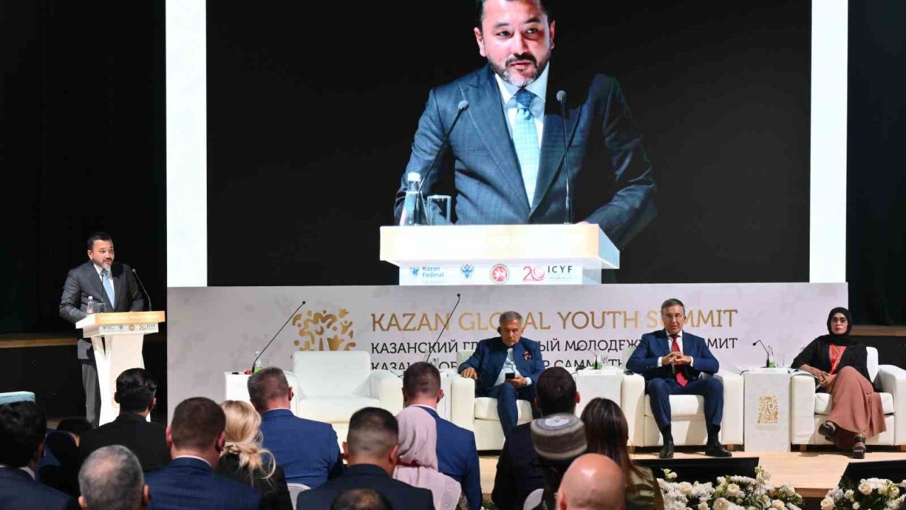Küresel Gençlik Zirvesi Kazan&#039;da Düzenlendi: &quot;Eğitim Akademik Bilgiden Fazlasını Sağlamak Zorunda&quot;