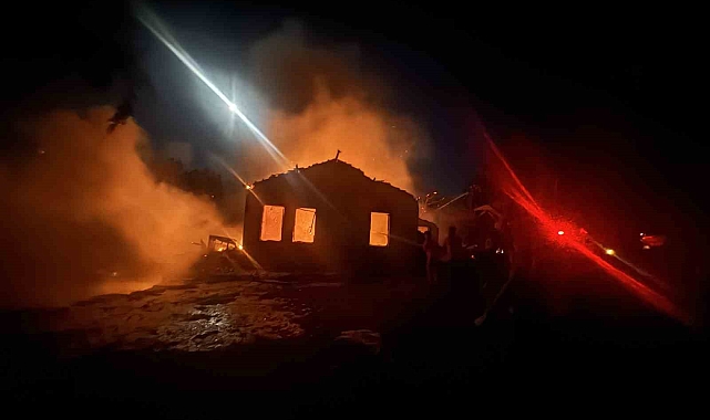 Antalya&#039;da Kereste Fabrikası Lojmanında Yangın