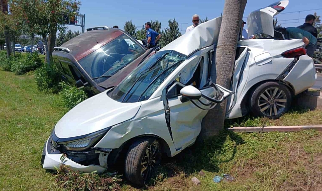 Antalya&#039;da Zincirleme Kaza: İki Polis Memuru Yaralandı