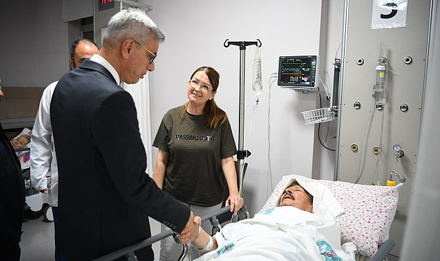 Bakan Memişoğlu, Balıkesir Depremi Yaralılarını Ziyaret Etti