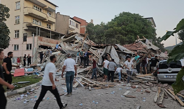 Balıkesir&#039;in Sındırgı İlçesinde 6.1 Büyüklüğünde Deprem! Çevre İller de Sallandı