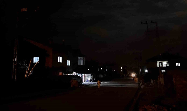 Hakkari Yüksekova Su Deposu Caddesi&#039;nde Sokak Lambaları Bir Haftadır Yanmadı, Mahalle Sakinleri Tepkili