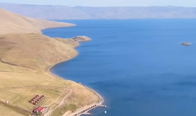 Iğdır Sınırları İçerisinde Bulunan Türkiye&#039;nin En Yüksek Rakımlı Gölü Balık Gölü Havadan Görüntülendi