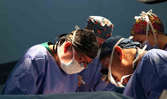 İzmir&#039;de Bir Hastanede 72 Saatte 6 Organ Nakli Başarısı