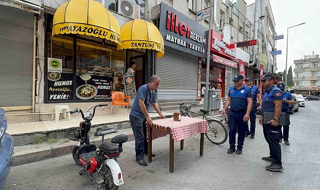 Kaldırımları işgal eden tezgahlar kaldırıldı