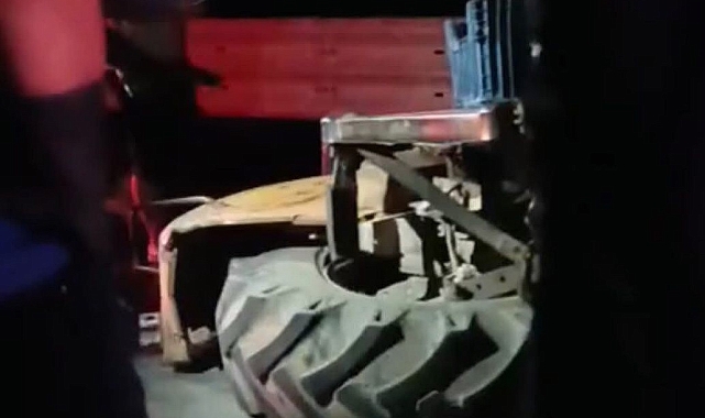 Mersin&#039;de Traktör ile Otomobil Çarpıştı: 2 Yaralı