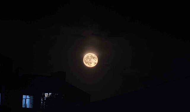 Patnos Semalarında &quot;Süper Ay&quot; Güzelliği: Gökyüzü Meraklılarına Unutulmaz Bir Gece