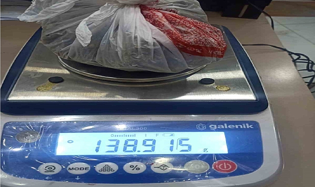 Şanlıurfa&#039;da Dur İhtarına Uymayan Motosikletlinin Attığı Poşetten Uyuşturucu Çıktı