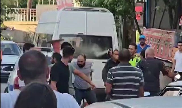 Sivas&#039;ta &#039;Alacak&#039; Kavgası: Polis Havaya Ateş Açıp Biber Gazı Kullandı