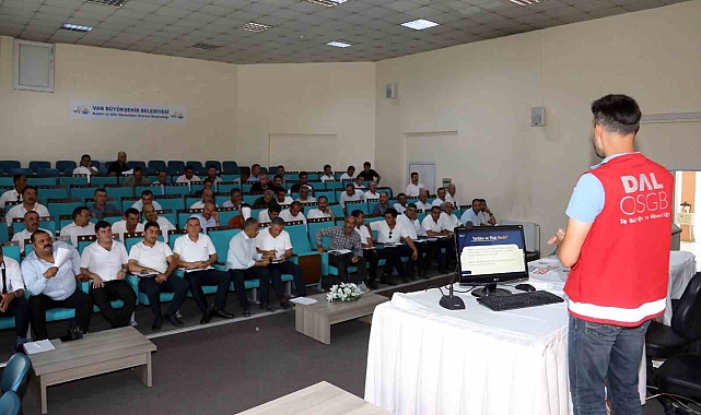 Van Büyükşehir Belediyesi Otobüs Şoförlerine İş Güvenliği Eğitimi