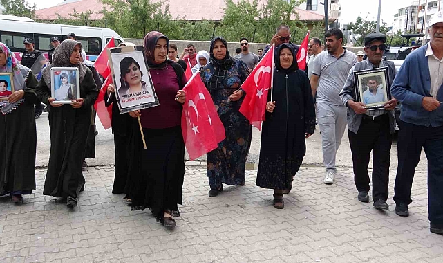 Van&#039;da Evlat Nöbeti 107. Haftasında: Ailelerden Sessiz Eylem ve DEM Parti&#039;ye Tepki