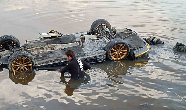 Van&#039;da Otomobil Sulak Alana Uçtu: 3 Yaralı