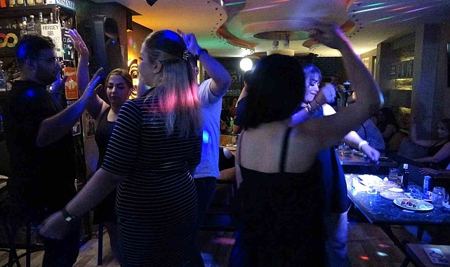 Van&#039;da Yaz Tatili İçin Gelen İranlı Turistler Hem Eğitim Hem Eğlence Dolu Günler Yaşıyor