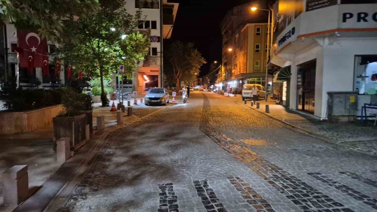 Balıkesir&#039;in Sındırgı İlçesinde 4 Büyüklüğünde Deprem