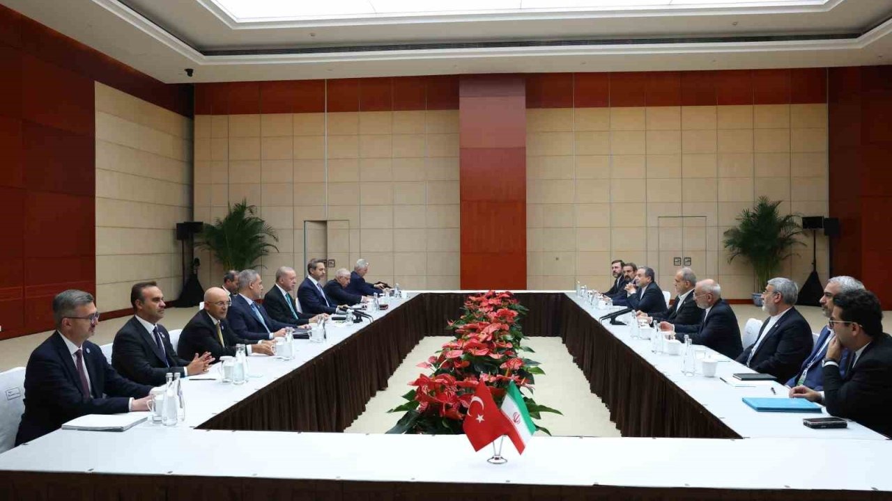 Erdoğan, Pezeşkiyan ile görüştü