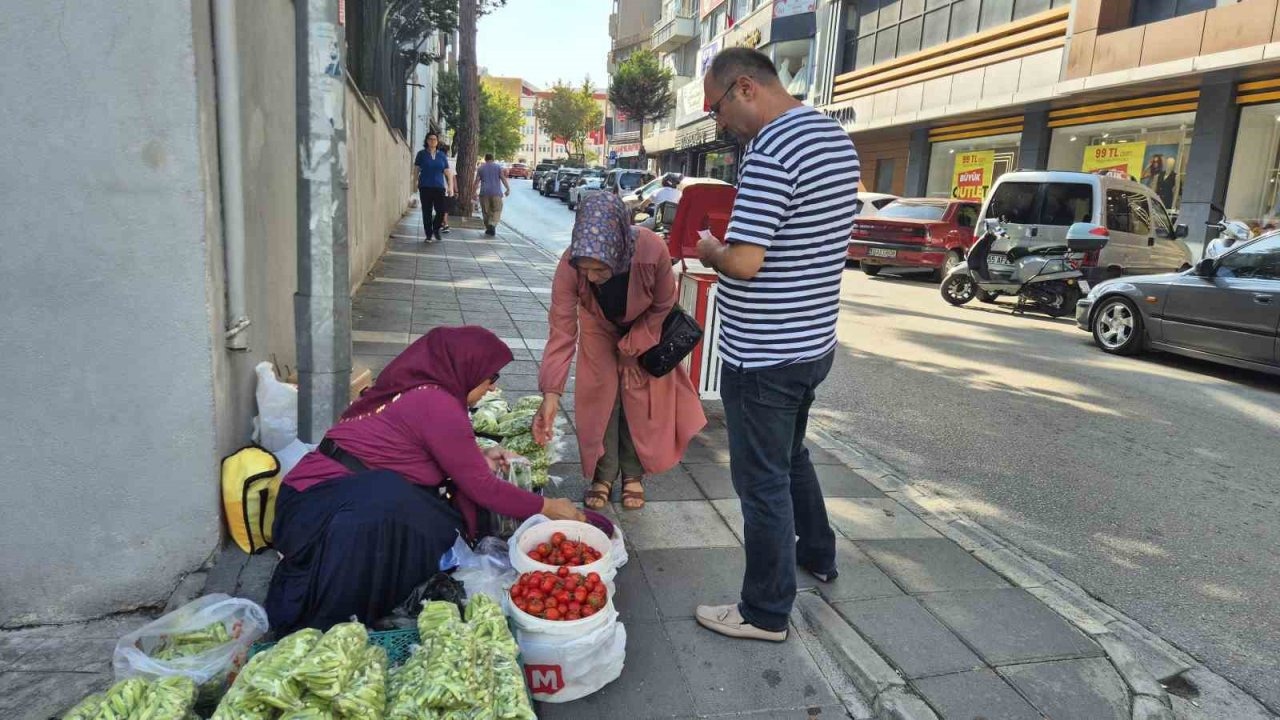 Samsunlu Kadınlar Bamya Satışıyla Aile Bütçesine Katkı Sağlıyor
