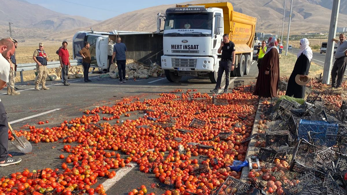 Iğdır&#039;da Kamyonetler Çarpıştı: Yol 1 Saat Trafiğe Kapandı