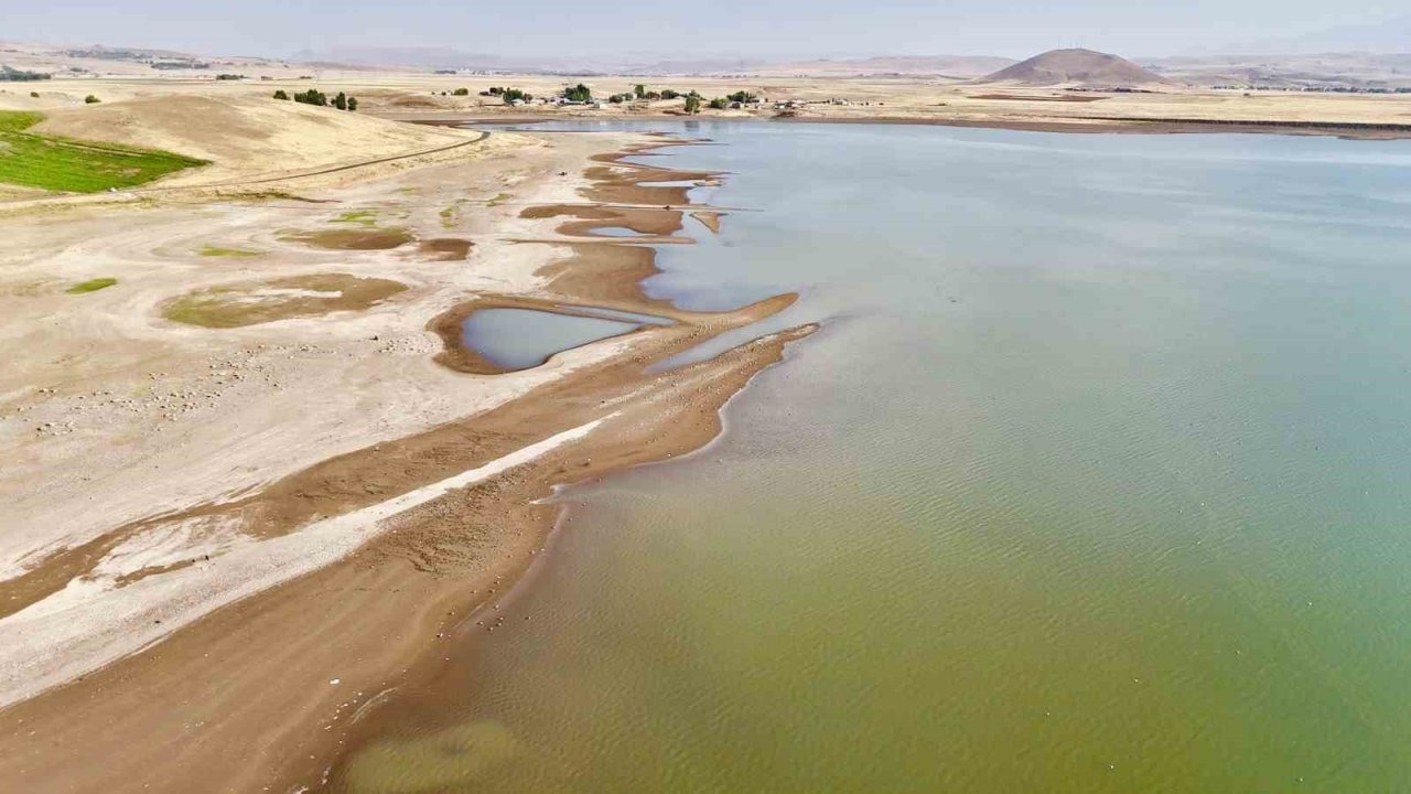 Patnos Barajı Kurudu, Bölgede Endişe Arttı